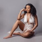 Stephanie Charles Instagram - Getting more comfortable in my own skin….barefoot and all💋💕 📸 @mfbentertainment @yvonnesenat @chuckjones84 💄 MUA @tamarathemua 💇🏾‍♀️ @briarihair @shadesofmelaninhair Lashes @thedollhousebeauty #stephaniecharles #photoshoot📸 #actresslife #selfgrowthjourney #tylerperrystudios #blackishabc #ruthless