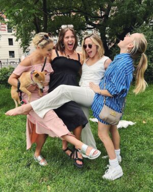 Stephanie Styles Instagram - nyc brb 🍎✨