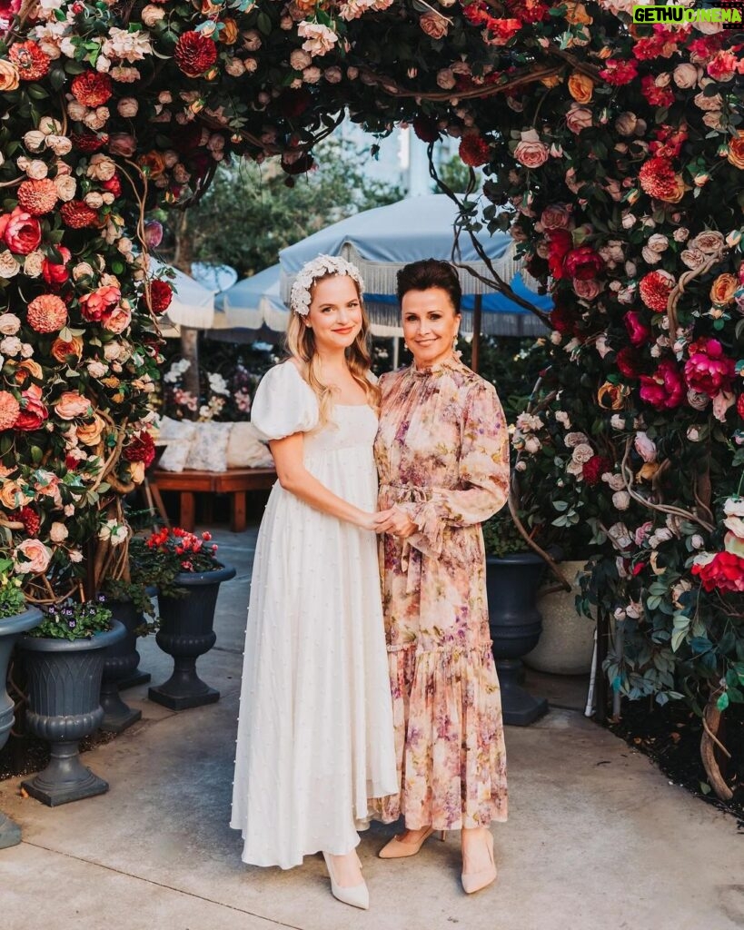 Stephanie Styles Instagram - 👰🏼‍♀️ era feat. women I am endlessly grateful for and love dearly 🥹