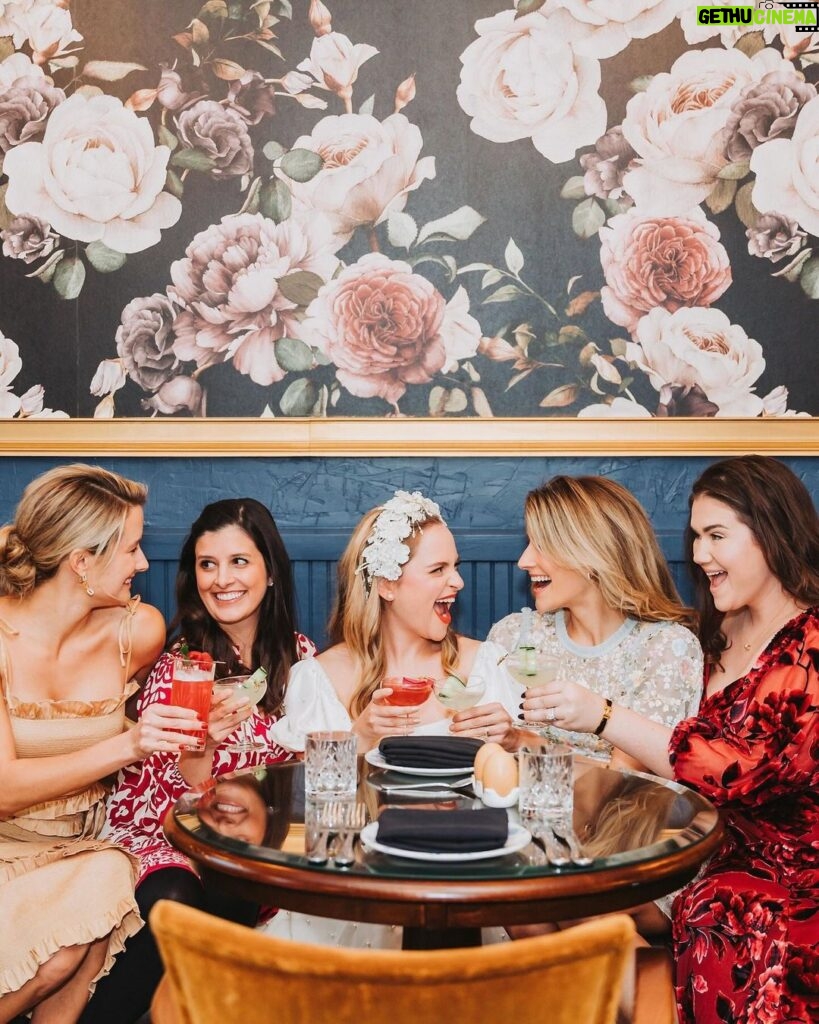 Stephanie Styles Instagram - 👰🏼‍♀️ era feat. women I am endlessly grateful for and love dearly 🥹