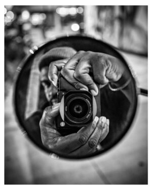Stephen Hill Instagram - Makin sure your soul's alright 

#stephenhillphotos #leicaphoto #blackandwhitephotography #backandforth @leica_camera #princerogersnelson