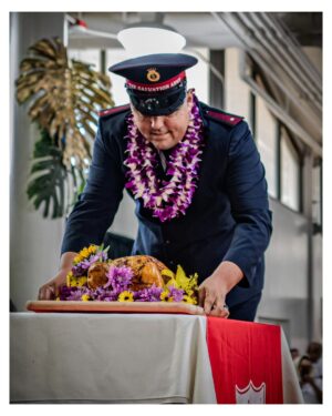 Stephen Hill Instagram - Lt. John Mercer-Rodriguez 
bringing in the Ceremonial Turkey at the 51st Annual Salvation Army Hawaii Thanksgiving Dinner.

2000 people served yesterday. ❤️

#stephenhillphotos @salarmyhi #thanksgiving2023 #givethanks #leicaphoto #salvationarmy #thanksandpraisestothemosthigh