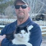 Steve Austin Instagram - 🔊⬆️ Pancho and me headed into the weekend. #cat #catsofinstagram #barncat #nevada #usa #america Guns and Roses Welcome to the Jungle