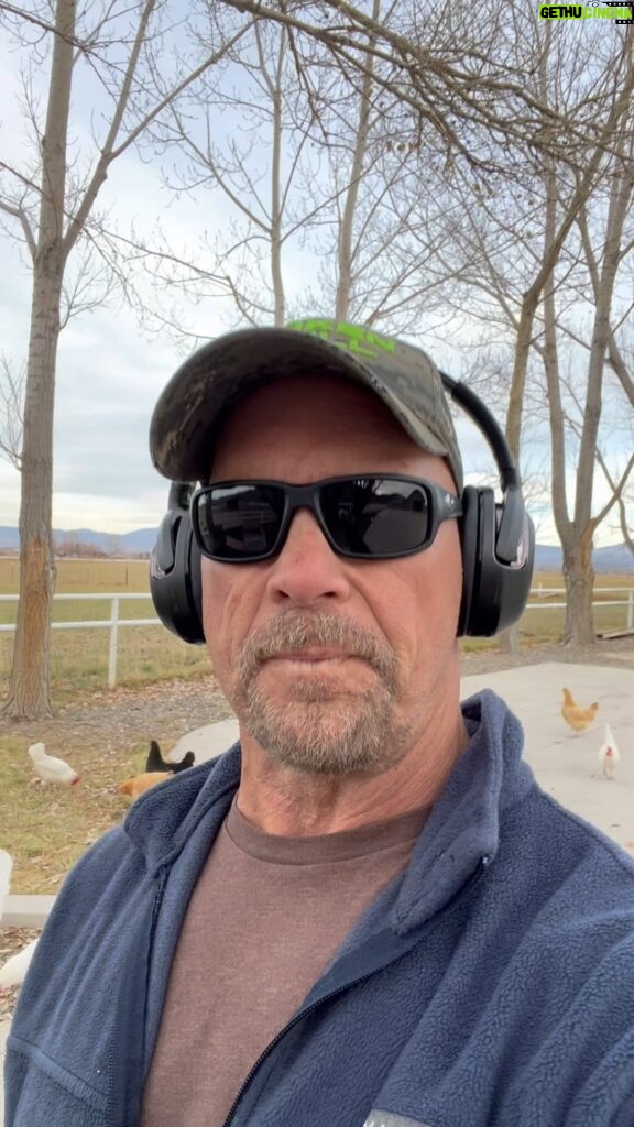 Steve Austin Instagram - Hangin’ with the chickens, cutting up boxes for trash day, and audible books. @demkoknives #chores #work #chickens #knives #knife #catsofinstagram #pocketknife #audiblebooks #ranchlife #usa #america #freedom #🇺🇸 #outdoors