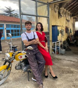 Sude Zülal Güler Instagram - Yeşim🧚🏼‍♀️
Gönül Dağı yeni sezonuyla şimdi @trt1 ‘de🤍 Hadi tanışalım 💫
@gonuldagitrt