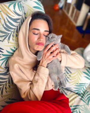 Sude Zülal Güler Instagram - Shera’dan sonra hayatıma bir psikopat daha girdi🤍 Hoşgeldin #arisathepsychocat
