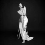 Sue Ramirez Instagram - Life’s beauty lies in finding the delicate balance of shadow and light 🖤🤍✨ Photographer: @charvingreig Studio: @citystudioph Make up: @juliusmua Hair: @juliafresh20_ Stylist: @joannagee Associate Stylist: @nicniica