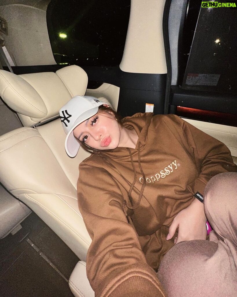 Sue Ramirez Instagram - Cozy on a rainy night 🧸💕🌧️ Stay safe and dry, everyone!☔️