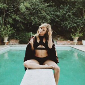Sugar Lyn Beard Instagram - Tell me I’m pretty and give me a burger in the garden under the roses bushes while reading to me in French.