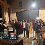 Suhani Sethi Instagram - People of Guns and Gulaabs ! ❤️ The best people, the best days, the best show 🌹 #GunsAndGulaabs #GunsAndGulaabsOnNetflix 🔫🌹 I have so many incredible memories of this show, I couldn't squeeze them all into this post 😬, so please bear with me!! 🤓