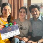 Suhani Sethi Instagram - Jo, Arjun, Madhu. My beautifullllll mum and dad ❤️❤️❤️ Followed by my first day of shoot - also the first ever scene of Jo in the show! Have you watched the first episode yet ? 🔫🌹 @netflix_in 💖 #gunsandgulaabs #gunsandgulaabsonnetflix