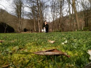 Sultan Elif Taş Instagram - #winter #gölyaka #newyear 
Doğa ana bu kışı hediye etti. Uçsuz bucaksız ormanları ve kuş cıvıltılarını. Güzel bir akarsu kenarında, sevdiğin insanları ve çocuk heyecanlarını.
