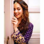 Sunanda Sharma Instagram – Roz ni mainu Call te puchhe,
Time oh Pehli Date Da🙈🤙💫
.
.
@saggiphull_by_tulika_heer thank you for making this beautiful suit❤️
@rasa_jewels 💎💫