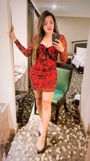Sunitha Pandey Instagram - Baby Teri jaaniya 💃🏻

#trendingreels #trendingsongs #trending #trendingnow #sunita #punjabisongs #viral #viralvideos #viralreels