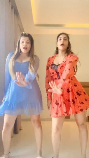 Sunitha Pandey Instagram - Duet is back #poo 

#kareenakapoor #poo #duet #sunita #dancechallenge #dance #instareels #dancelife