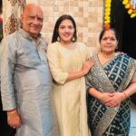 Sunitha Pandey Instagram - May the divine blessings of Diwali bring peace to your home and fill your heart with warmth ✨Happy Diwali from us to yours 🪔 #happydiwali #diwali #festival #sunita #2023goals #familytime