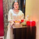 Sunitha Pandey Instagram - Happy Diwali from mine to yours 🪔✨🎇🎁2023 #diwali #diwalivibes✨ #diwalidecorations #sunita #diwali💥 #mumbaidiwali #familytime Mumbai, Maharashtra