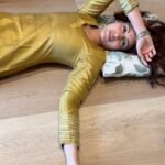 Surbhi Chandna Instagram - Ask me personally i love love wooden Floorings My New house would be incomplete without it So i Happen to choose my favourite from a wide range of floorings available at @squarefootindia The one i opted for is SPC Oak Bangkok and hands down what fabulous quality 😍 #newhouse #woodenflooring