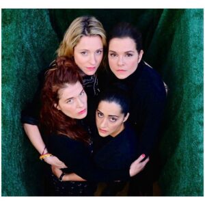 Susan Hoecke Instagram - Wir wollen eine 3. Staffel!! Ab dem 27.7. wird die 2. Staffel WENDEHAMMER um 20.15 Uhr im 📺 ZDF ausgestrahlt! Auch wenn ihr es eventuell schon online gesehen habt, schaltet gerne trotzdem nochmal ein, denn jeder Zuschauer zählt, damit es weiter gehen kann! Erzählt es auch gerne Freunden, Bekannten, Kollegen, macht Stories, was auch immer 🙏🏻❤️💋
@moovie_gmbh @constantinfilm @hansenmanagement