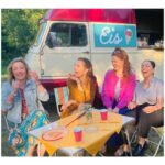 Susan Hoecke Instagram - Wollt ihr, dass der Spaß weiter geht!? Dann schaltet am Donnerstag bitte alle um 20.15 Uhr ZDF ein, wir brauchen jeden Zuschauer, damit die QUOTE stimmt, denn nur die entscheidet, ob wir eine 3. Staffel bekommen!! Weitersagen, Teilen, Posten, ihr dürft Alles 😜 Wir danken schon mal im Voraus!! #wendehammer #season2 #zdf @moovie_gmbh @daijaenna @heikevossler @moovie_gmbh @constantinfilm @hansenmanagement