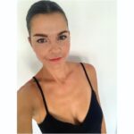 Susan Hoecke Instagram – Lange kein “Selfie” mehr gemacht. Und wo ich mich heute schon mal “in Schale” geschmissen hab, nutzt ich das jetzt einfach mal aus…
@annie_time @julia_muecke wehe ihr macht euch nicht schön für mich!!!