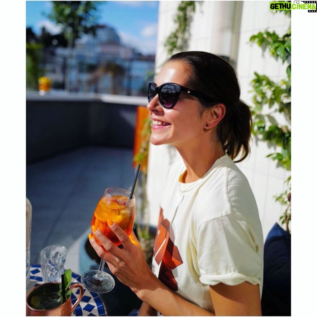 Susan Hoecke Instagram - Orange is the new black! 📸 by @chriss_cross Happy ☀ Day!