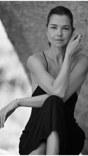 Susan Hoecke Instagram - Take me back! Thanks @peterulimax for capturing these moments. Always a pleasure working with you 🖤🤍