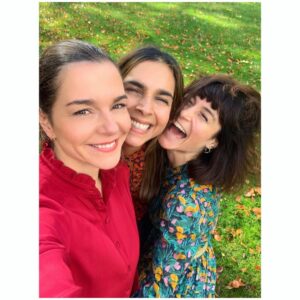 Susan Hoecke Instagram - Kurze, kleine Auszeit. 
Loslassen, Rumalbern, Freisein, Auftanken und vor Allem ganz viel Liebe.
Dankbar, besonders in Zeiten wie diesen 💚🤍❤️