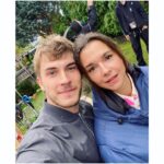 Susan Hoecke Instagram - Bei uns im “Wendehammer” hat’s heut schon geschneit… Die Auflösung gibt’s dann nächstes Jahr ;) Wer freut sich schon drauf!? #wendehammer #season2 @moovie_gmbh