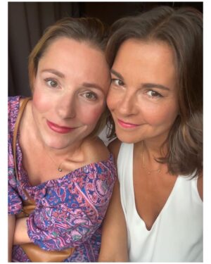 Susan Hoecke Instagram - Reunion! 
@linkefriederike_official_ 💜