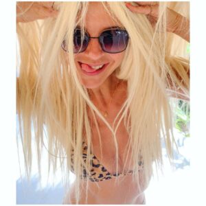 Susan Hoecke Instagram - Went to Mexico and got a new haircut! You think my agent will kill me?! @hansenmanagement 🙏🏻
