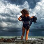 Susana Lozano Instagram - Que me cubra el sol…. Que mis pies se mojen en el mar… Y el pelo se llene de sal… . #myhappyplace . #amanecer #sunrise #sunrise_and_sunsets #sunriselover #caribe #caribemexicano #cancun #susanalozano #olas #mar #arenablanca #feliz #milugarfeliz #sljotime #cancunmexico Cancún, México
