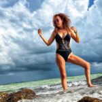 Susana Lozano Instagram - Que me cubra el sol…. Que mis pies se mojen en el mar… Y el pelo se llene de sal… . #myhappyplace . #amanecer #sunrise #sunrise_and_sunsets #sunriselover #caribe #caribemexicano #cancun #susanalozano #olas #mar #arenablanca #feliz #milugarfeliz #sljotime #cancunmexico Cancún, México