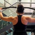 Sushmita Sen Instagram - “From setBACK to comeBACK” 👊 When positivity BACKsup…Negativity BACKsdown!!! #backstory #spinetalk #builditstrong #workinprogress 🤗👊❤️ I love you guys!!! #duggadugga #yourstruly 😍💋