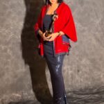 Sushmita Sen Instagram - #2024 ROCKS!!!😁❤️ People’s Choice #bestactress Award for both #Taali & #Aarya 🥂💃🏻😀 Thank you @iconicgoldaward for this honour…truly cherished!!!😇🙏 Congratulations #TeamTaali & #TeamAarya @gseamsak @officialrmfilms 😍💃🏻🎶 And my deepest gratitude to my ever loving Audience…you are my greatest strength!!!❤️ I love you guys!!! #duggadugga 💃🏻💃🏻💃🏻
