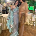 Sushmita Sen Instagram - A date with my beautiful daughter @reneesen47 😍😁💃🏻🎶 And I am styled by a dear friend @umabiju 😇 you rock!!!! Thank you @theshilpashetty @onlyrajkundra for always being such wonderful Hosts!! #cherishedmemories #diwaliparty #home #friends #family #duggadugga 🤗❤️💃🏻 I love you guys!!! #sharing #togetherness ❤️