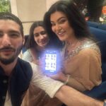 Sushmita Sen Instagram - Happy Diwali to you & all your loved ones!!!😀🤗❤️💃🏻🎶 Wishing you health, wealth, prosperity, happiness & love!!! Love you guys!!! #duggadugga 😇🥰 I missed you shona @_alisah_09 😍 you complete the picture!!!🤩💋 Warm, love & Regards, @_alisah_09 @reneesen47 @rohmanshawl & #yourstruly 😁🥳❤️💃🏻