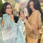 Sushmita Sen Instagram - A date with my beautiful daughter @reneesen47 😍😁💃🏻🎶 And I am styled by a dear friend @umabiju 😇 you rock!!!! Thank you @theshilpashetty @onlyrajkundra for always being such wonderful Hosts!! #cherishedmemories #diwaliparty #home #friends #family #duggadugga 🤗❤️💃🏻 I love you guys!!! #sharing #togetherness ❤️