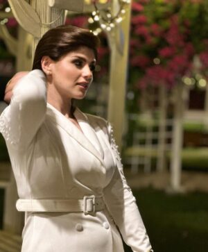 Suzan Al Salhiy Instagram - 🤍🕊 #سوزان_الصالحي #مشاهير_الانستقرام #مشاهيرالعراق #مشاهير_العرب #تريند #مهرجان #مهرجان بغدادو #ابيض #فاشن #أكسبلور  @goldenstarbeauty1