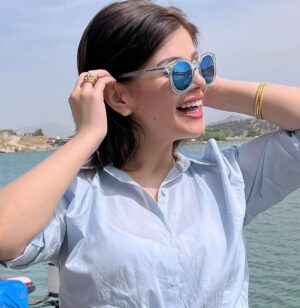 Suzan Al Salhiy Instagram - 💙🦋🌊 #سوزان_الصالحي #مشاهير #مشاهير_الانستقرام #مشاهيرالعراق #مشاهير_تيك_توك #اكسبلور_فولو #اكسبلورر #ترند #ازرقي💙👑