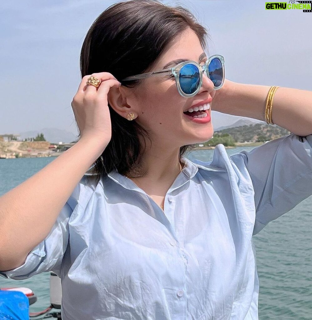 Suzan Al Salhiy Instagram - 💙🦋🌊 #سوزان_الصالحي #مشاهير #مشاهير_الانستقرام #مشاهيرالعراق #مشاهير_تيك_توك #اكسبلور_فولو #اكسبلورر #ترند #ازرقي💙👑