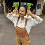 Suzu Yamanouchi Instagram - いやーしっかり太りました！正月太り！ 1.5キロで済んだことが奇跡 また今日から頑張る！！！ これは全然関係ない種から植えるTVの過去出演回の写真✌️ この日食べさせてもらったカブが美味しすぎて山之内飯にカブ登場する率が50倍くらいになりました幸 どろんこになれるお仕事って嬉しい