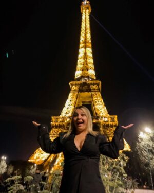 Suzy Antonyan Instagram - Someone asked me if I knew what an Eiffel Tower was … um, DUH I’m standing in front of it