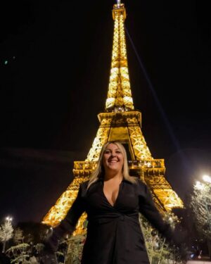 Suzy Antonyan Instagram - Someone asked me if I knew what an Eiffel Tower was … um, DUH I’m standing in front of it