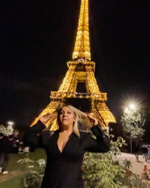 Suzy Antonyan Instagram - Someone asked me if I knew what an Eiffel Tower was … um, DUH I’m standing in front of it