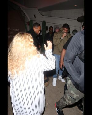 Suzy Antonyan Instagram - @champagnepapi If you’re reading this, it’s NOT too late!! I was so nervous to hug Drake 😩 here’s some pics of us tryna high five lmao Love you!! ♥️♥️