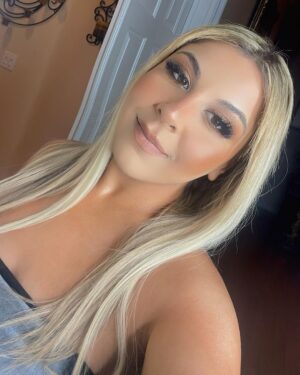 Suzy Antonyan Instagram - I’m in my prime, call it champagne and selfie time 🍾

Makeup: @glamour_by_k