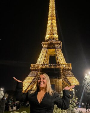 Suzy Antonyan Instagram - Someone asked me if I knew what an Eiffel Tower was … um, DUH I’m standing in front of it