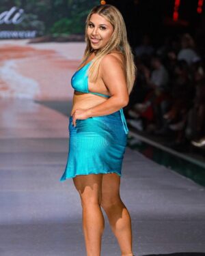 Suzy Antonyan Instagram - I can’t BELIEVE I just walked my first runway!! I had so many emotions before my walk but I kept reminding myself to stay confident and that I’ve been WORKING to get here!!!! My first time EVER being in a 2 piece bikini … you really can accomplish anything you put your mind to!!! Thank you to @xeelafitness for being my support system 🥹🥹♥️♥️♥️