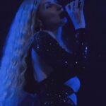 Svetlana Loboda Instagram - За секунду до выхода на сцену в голове пролетают миллионы вопросов, тысячи мыслей и сотни переживаний… Но как только ступаю на сцену - я обретаю все знания мира и теряю любые сомнения. Счастлива, что у меня есть профессия и вы! спасибо, Лондон!❤️ 🇬🇧 London, United Kingdom